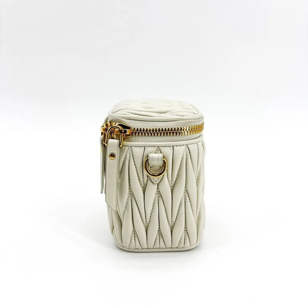 Miu Miu Matelasse Nappa Leather Mini Vanity Bag White White Leather Very good - Model View