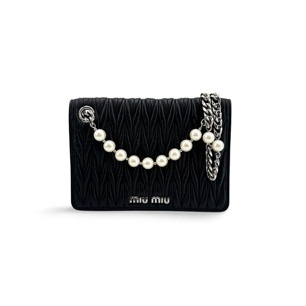 Miu Miu Matelassé Pearl Shoulder Bag Black Black Leather Very good - Front View