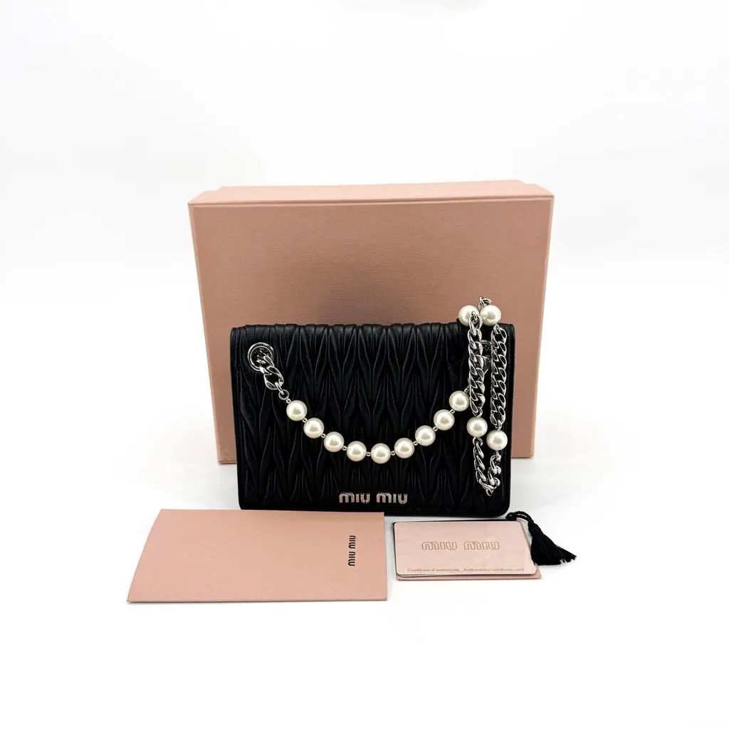 Miu Miu Matelassé Pearl Shoulder Bag Black Black Leather Very good - Back View