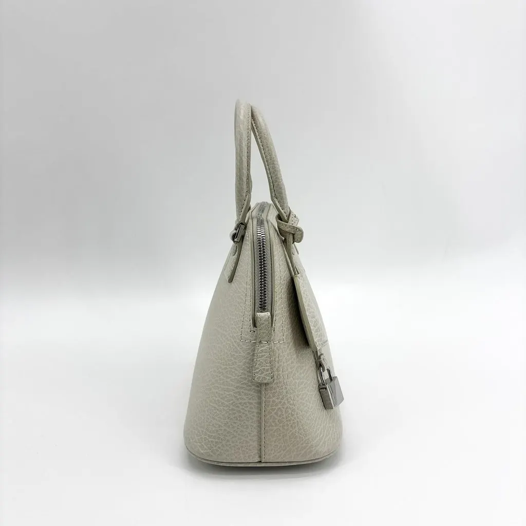 Maison Margiela 5AC Classic Baby Greige Beige Leather Good - Model View