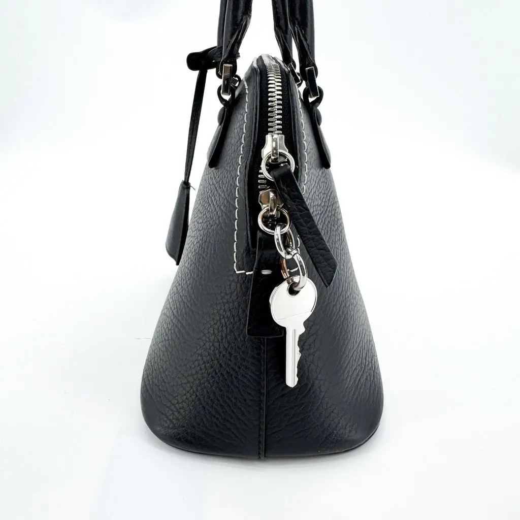Maison Margiela 5AC Baby Tote Bag Black Black Leather Very good - Model View
