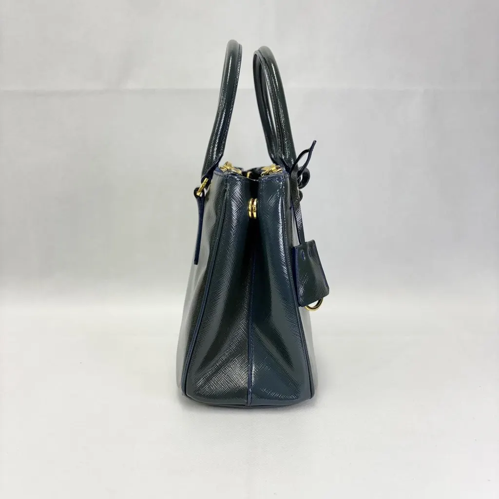 Prada Galleria Saffiano Patent Medium Green/Navy Green Leather Very good - Model View