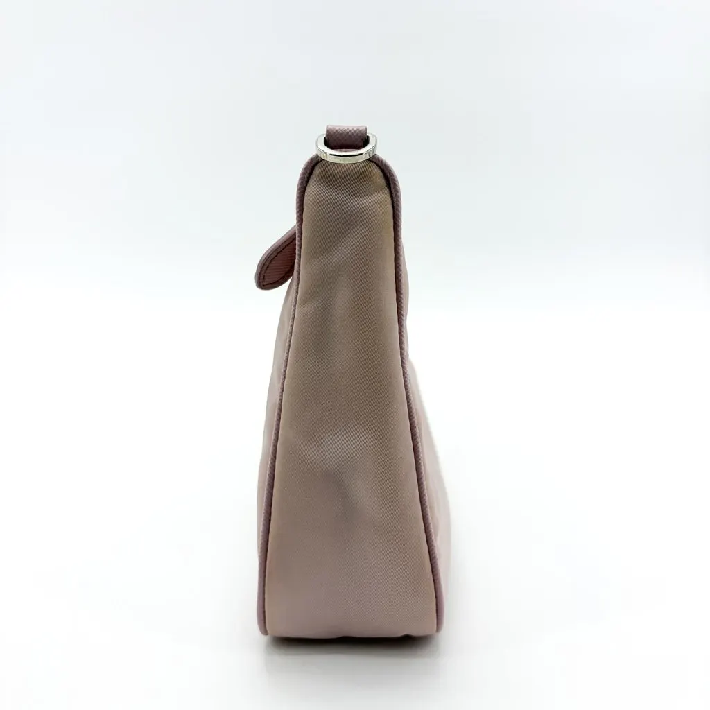 Prada Re-edition 2005 Nylon Mini Bag Alabaster Pink Pink Polyamide Fair - Model View