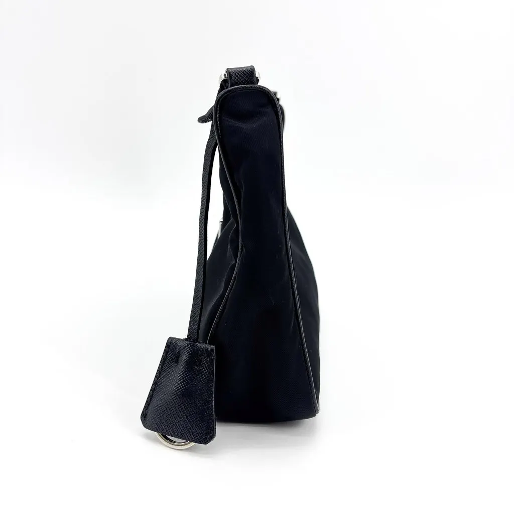 Prada Re-Edition 2000 Nylon Mini Bag Black Black Polyamide Good - Model View