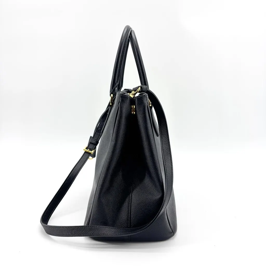 Prada Saffiano Leather Galleria Bag Medium Black Black Leather Very good - Model View