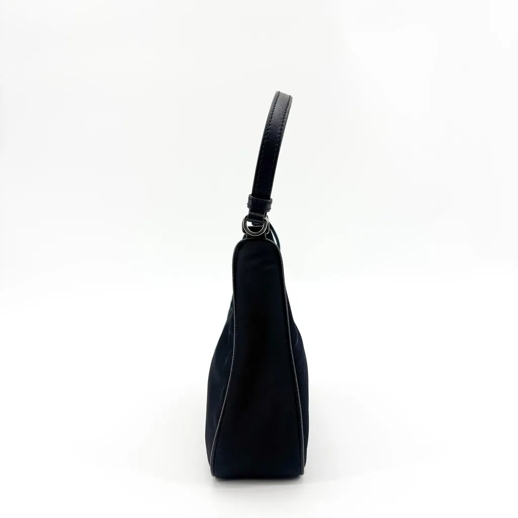 Prada Re-Edition 2005 Re-Nylon Mini Bag Black Black Polyamide Good - Model View