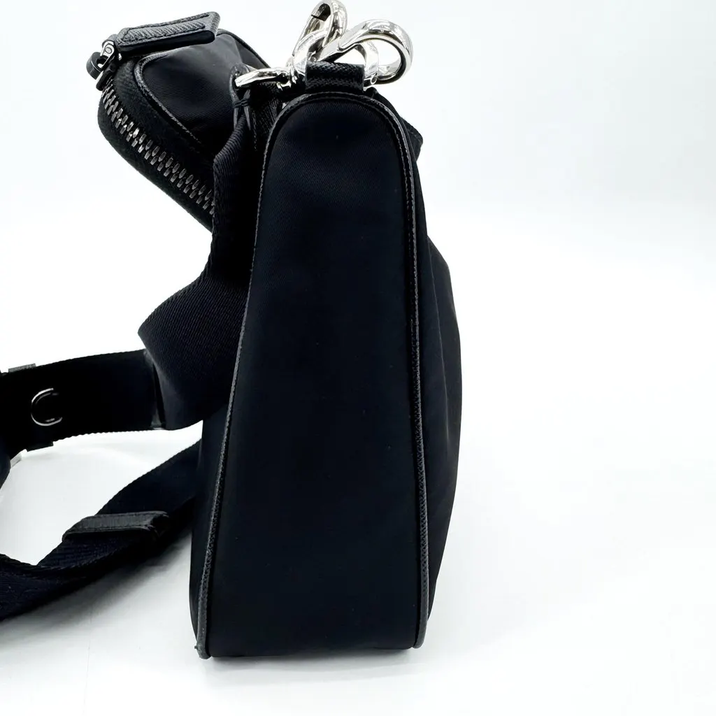 Prada Re-Edition 2005 Re-Nylon shoulder bag Black Black Polyamide Very good - Model View