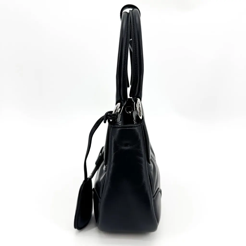 Prada Re-Edition 2002 Leather Shoulder Bag Black Black Leather Very good - Model View