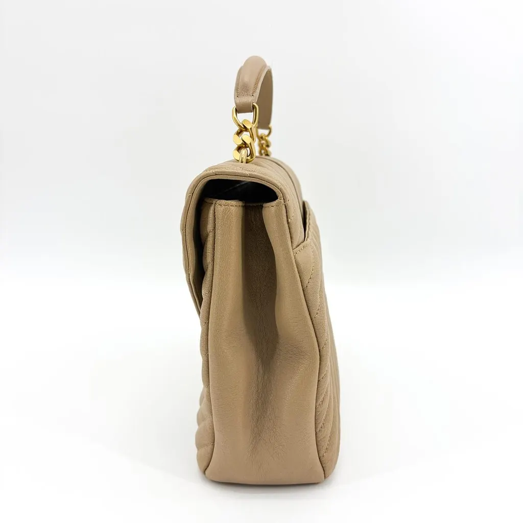 Saint Laurent Medium College Bag Taupe Matelasse Leather Vintage Gold Hardware Beige Shearling Very good - Model View