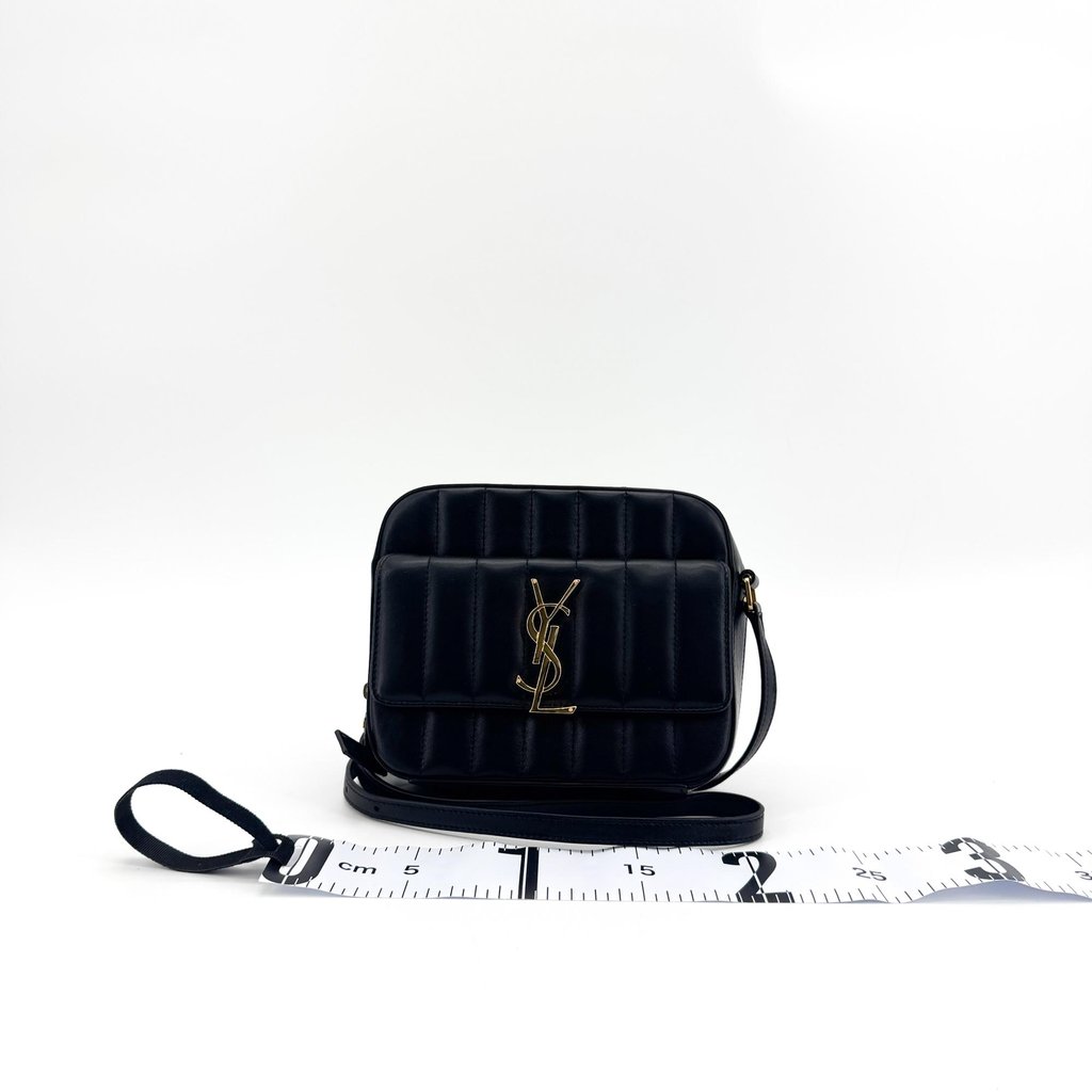 Saint Laurent  VICKY ミニバッグ Saint Laurent Small Vicky Camera Bag Black Gold Hardware Bla