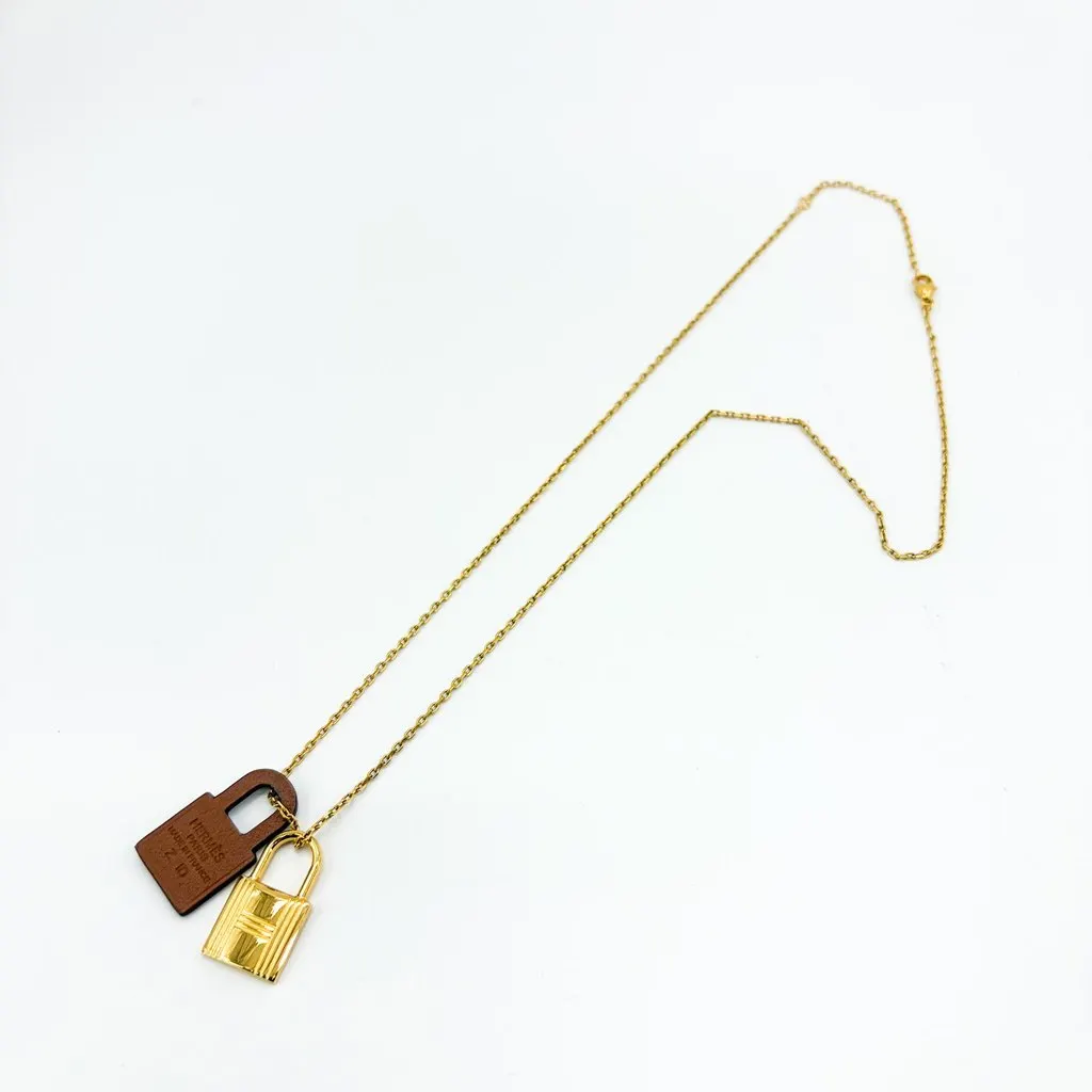 Hermès O'Kelly Pendant Necklace PM Gold Metal Brown Gold Very good - Model View