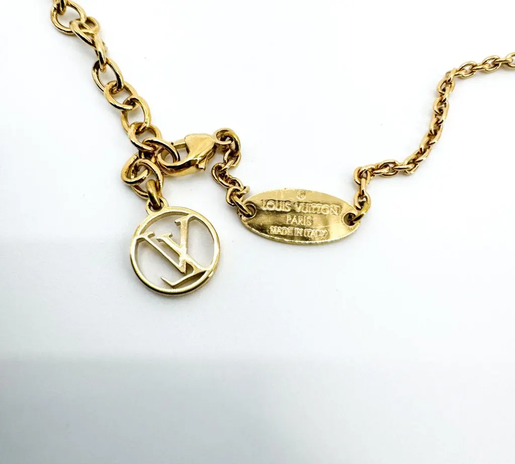 Louis Vuitton Essential V Necklace Gold Gold Very good - Inside View
