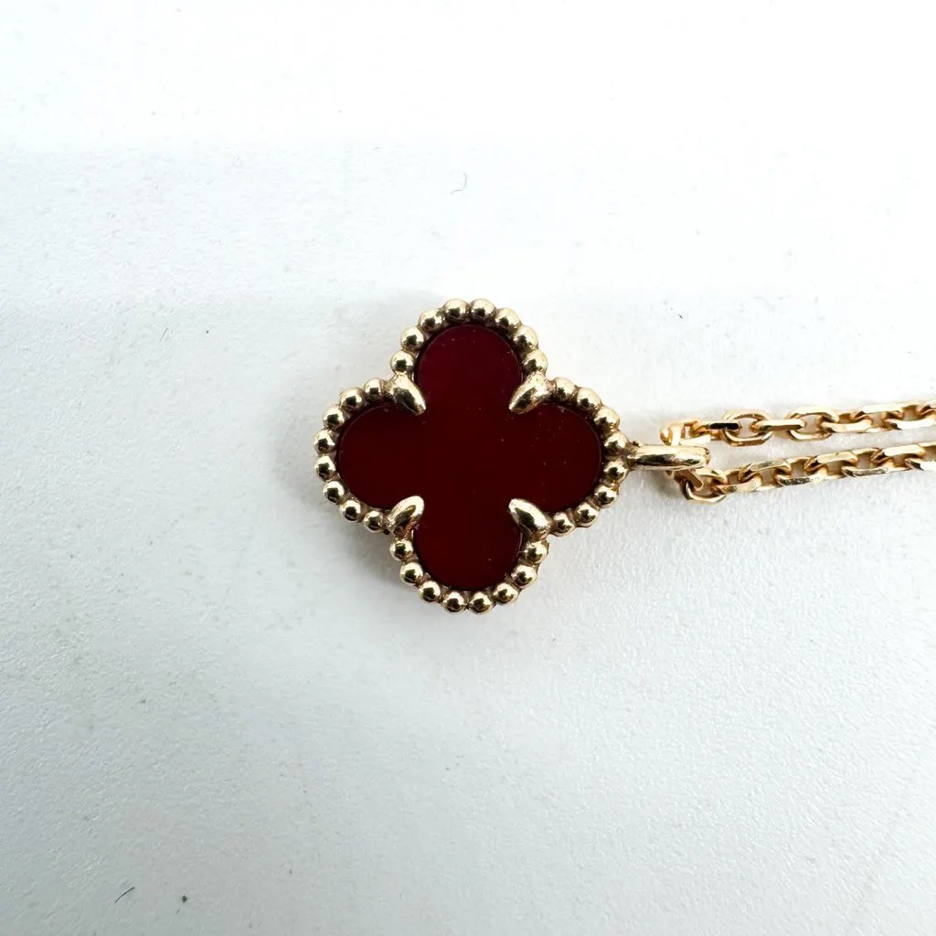 Van Cleef & Arpels Sweet Alhambra pendant Yellow Gold Carnelian Gold Very good - Box View