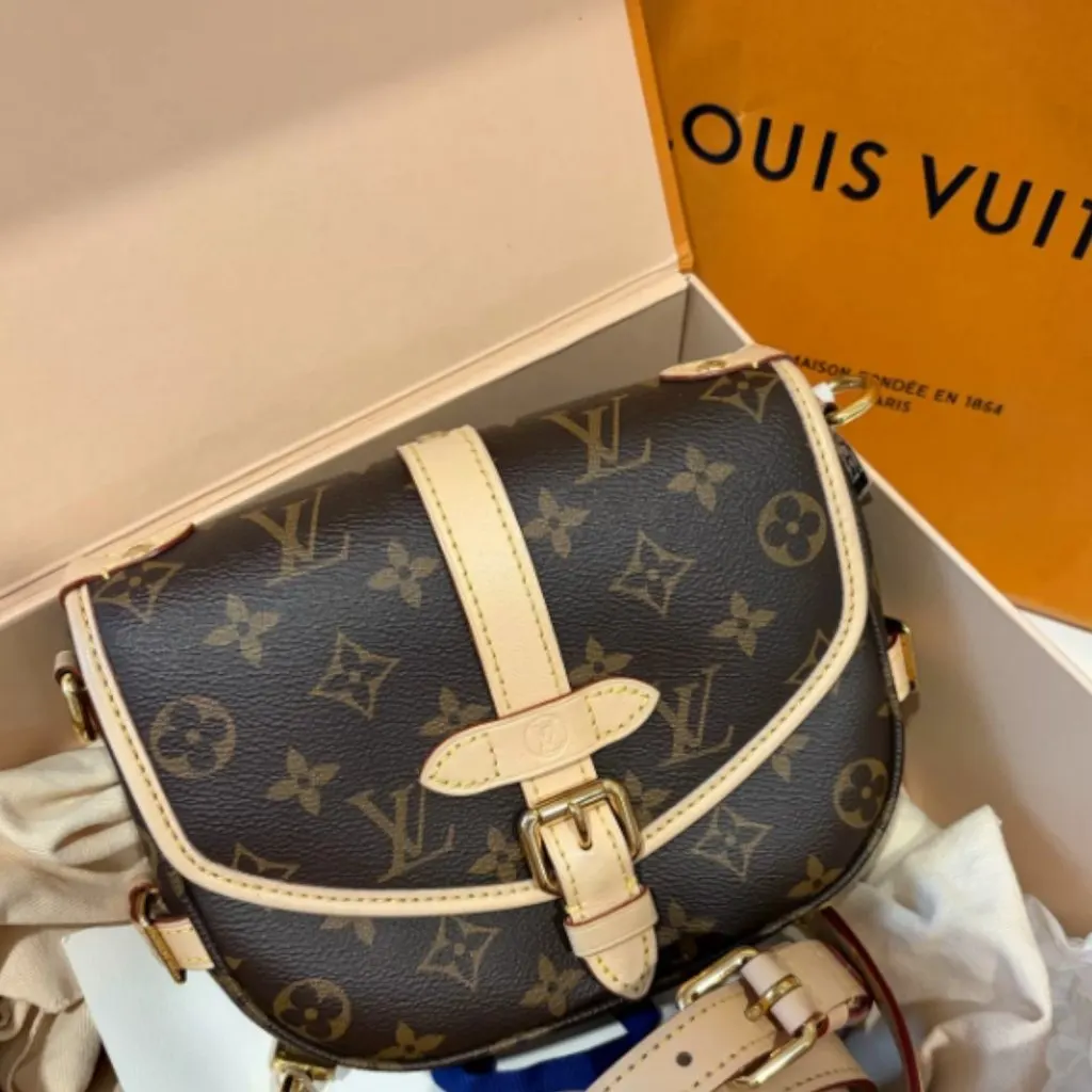 Louis Vuitton Saumur Brown Leather Very good - Inside View