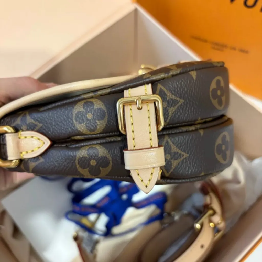 Louis Vuitton Saumur Brown Leather Very good - Box View