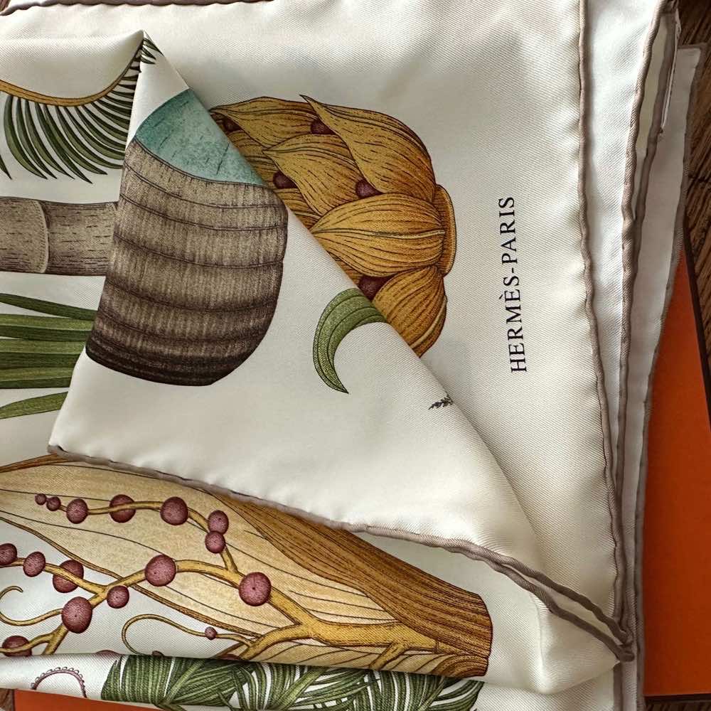 Hermès Carré 90 - Back view