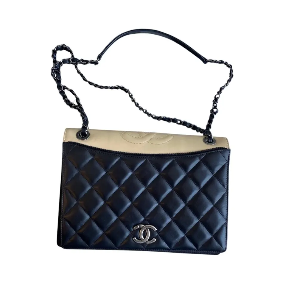 Chanel Ballerine Black Leather Good - Inside View