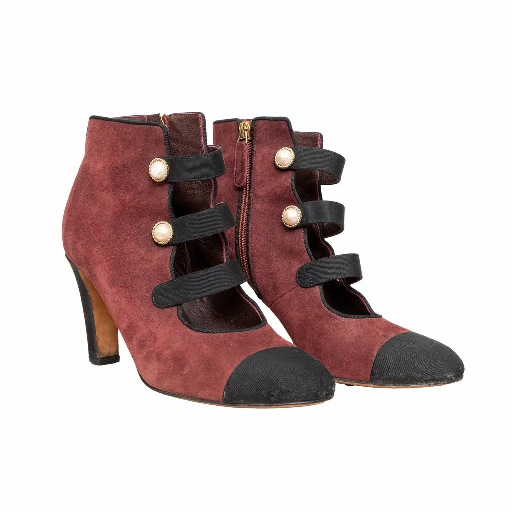 Chanel Ankle Boots - '10s Black Suede Good - Model View