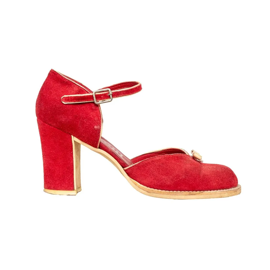 Miu Miu Suede Suede Pumps - '90s Red Suede Good - Front View