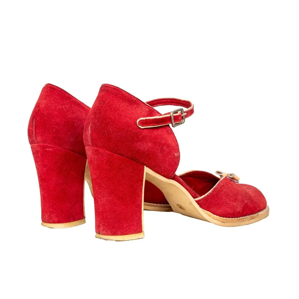 Miu Miu Suede Suede Pumps - '90s Red Suede Good - Model View