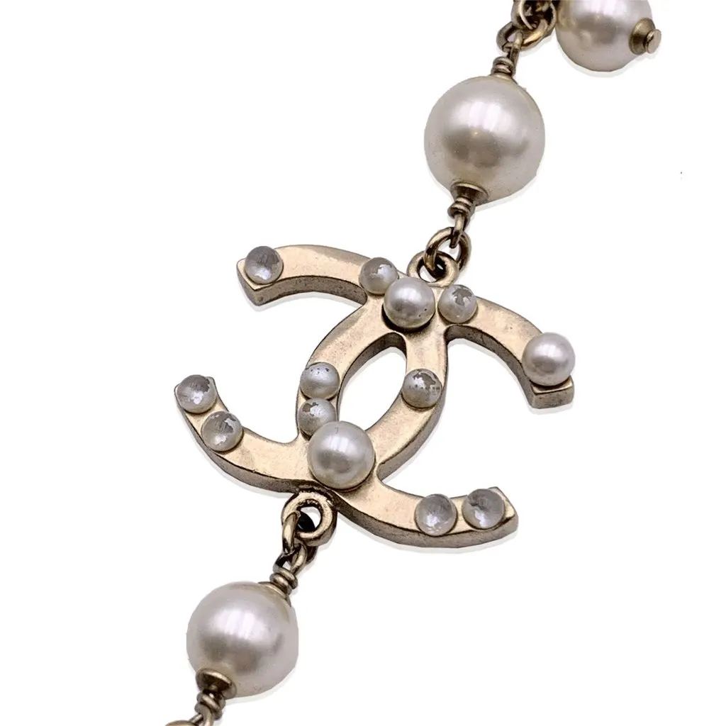 Chanel Necklace Gold Lace Good - Model View