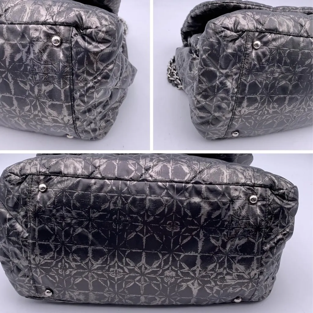 Chanel Shoulder Bag Timeless/Classique Grey Good - Box View