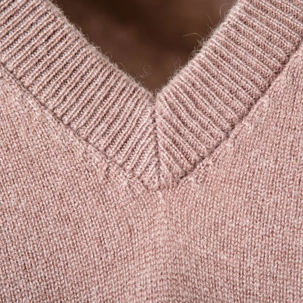 Brunello Cucinelli Cashmere V-Neck Sweater – ’10s Red Wool Good - Box View