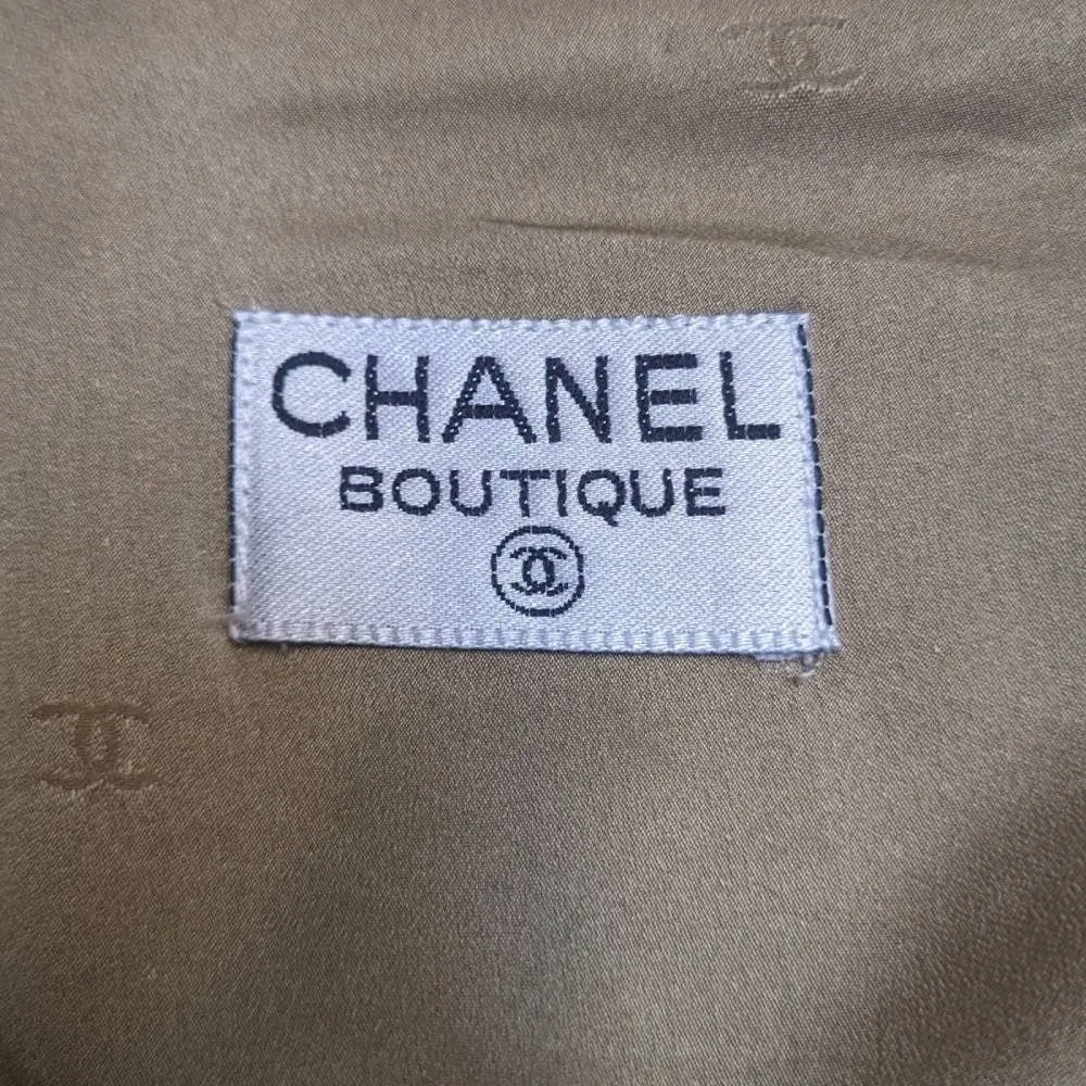 Chanel Beige Bouclé Wool Miniskirt - '90s Beige Wool Good - Inside View