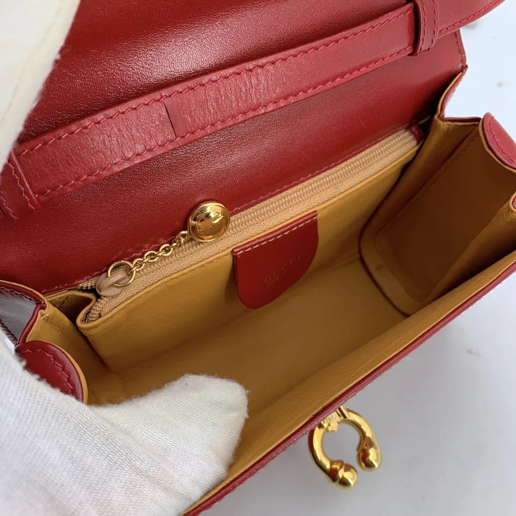 Gucci Crossbody Bag Vintage Red Leather Good - Model View