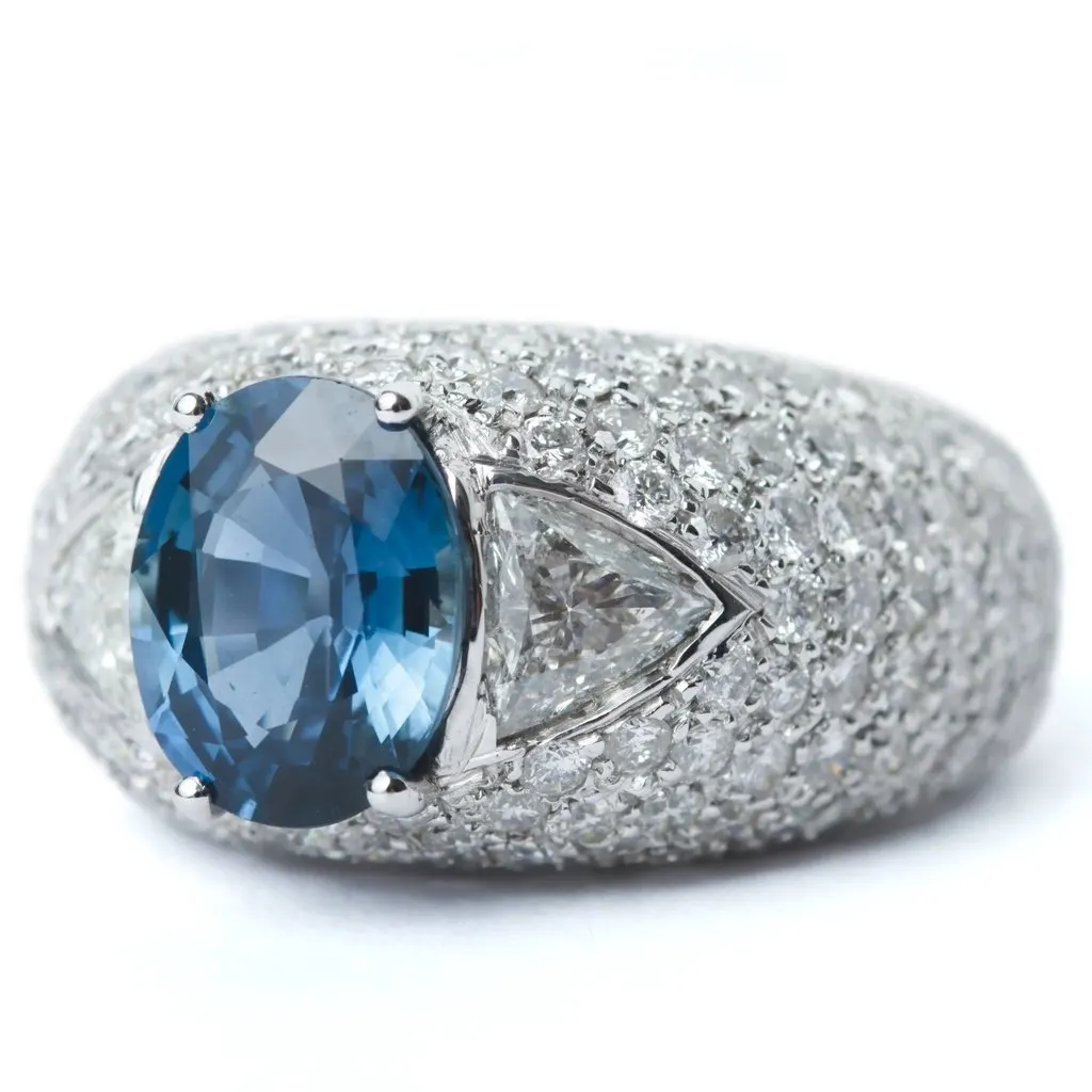 Unsigned Oval Sapphire & Diamond Pavé Ring – White Gold - '90s White Good - Front View