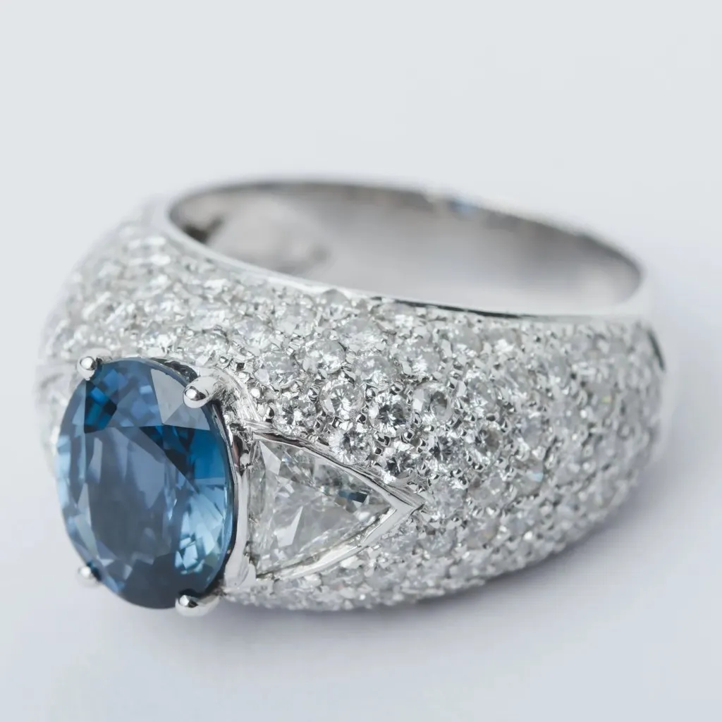 Unsigned Oval Sapphire & Diamond Pavé Ring – White Gold - '90s White Good - Back View