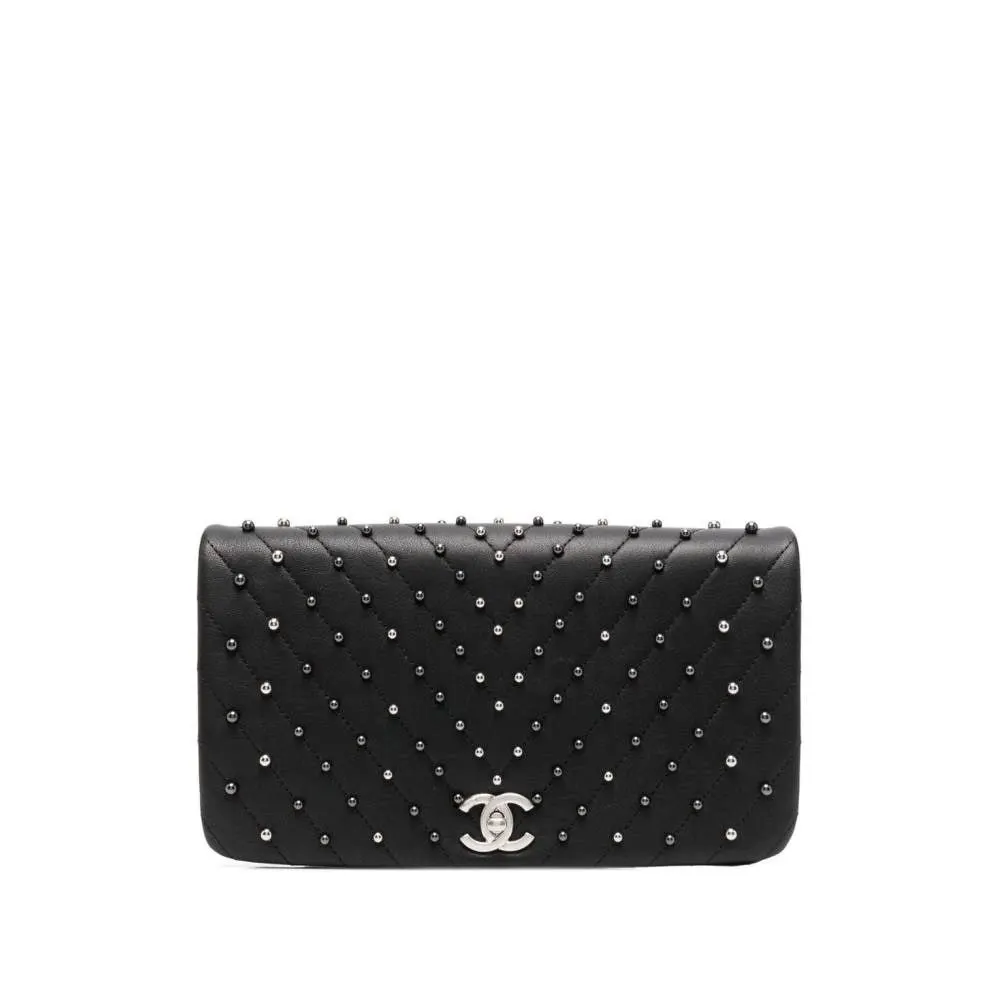 Chanel Black Chevron Quilted Leather Bag - 2010s Black Leather Good - Front View