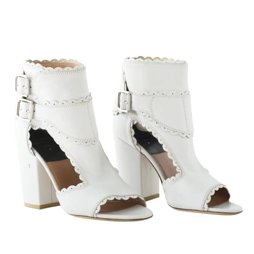 Unsigned Rush Festone Calfskin Leather Heels - '10s White Leather Good - Back View