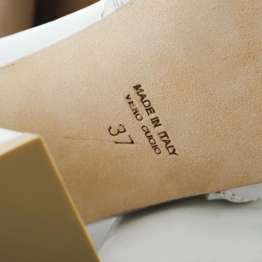 Unsigned Rush Festone Calfskin Leather Heels - '10s White Leather Good - Box View