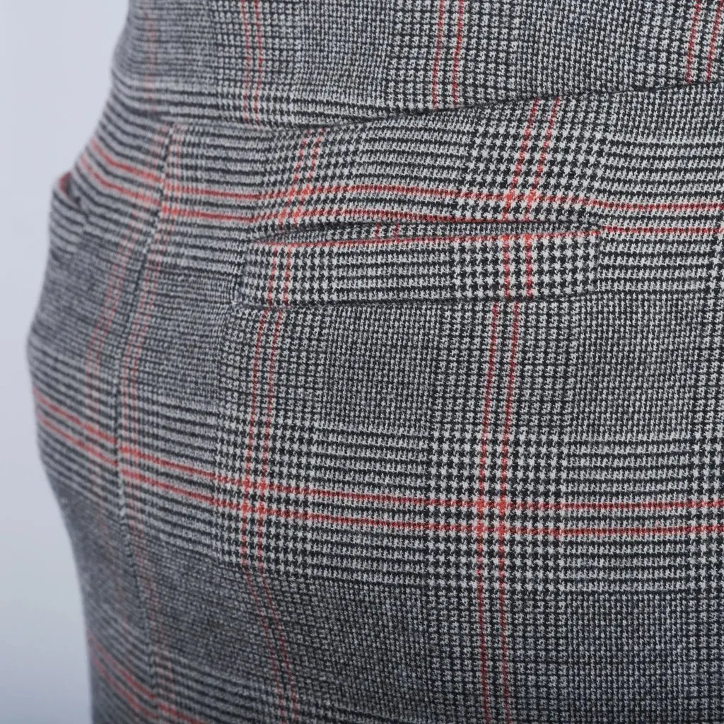 Unsigned Filles à Papa Plaid Midi Skirt - '10s Grey Wool Good - Model View