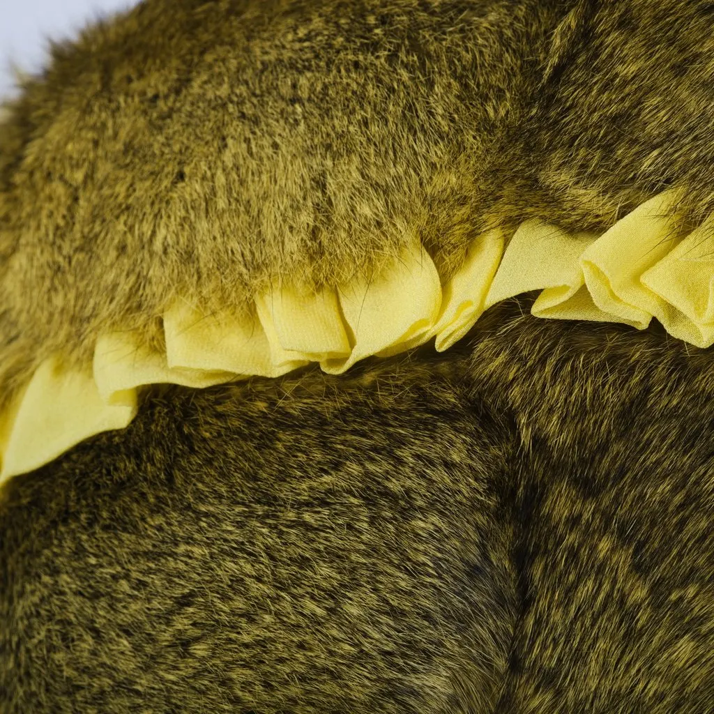 Unsigned Short Faux Fur Vest - '10s Yellow Good - Model View