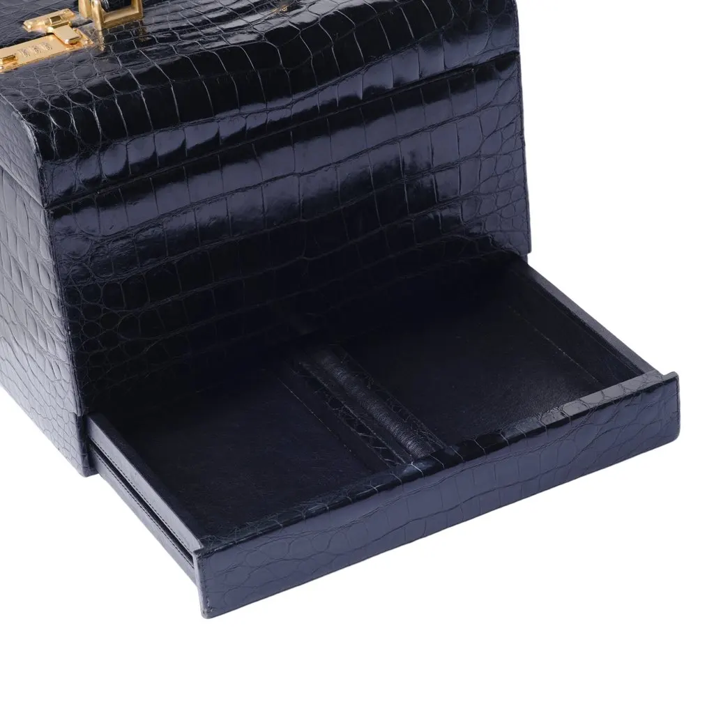 Unsigned Jardin des Sacs Crocodile Leather Beauty Case - '60s Black Leather Good - Model View