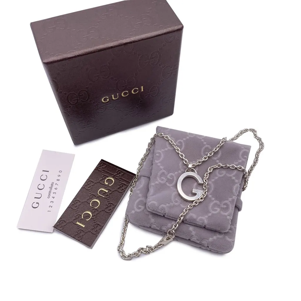 Gucci Necklace Silver Lace Good - Model View