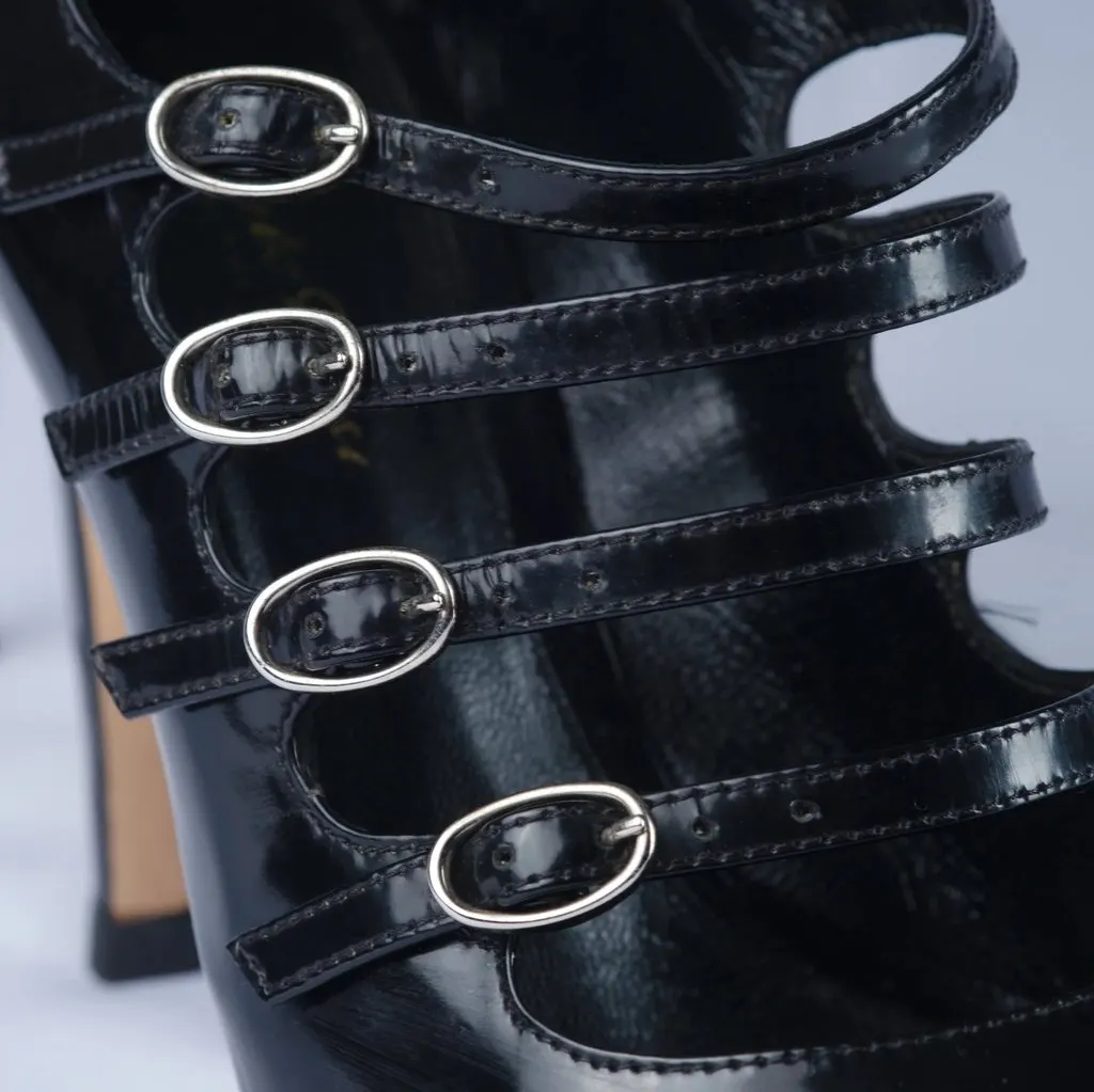 Gianvito Rossi Black Patent Leather Pumps - '10s Black Leather Good - Model View