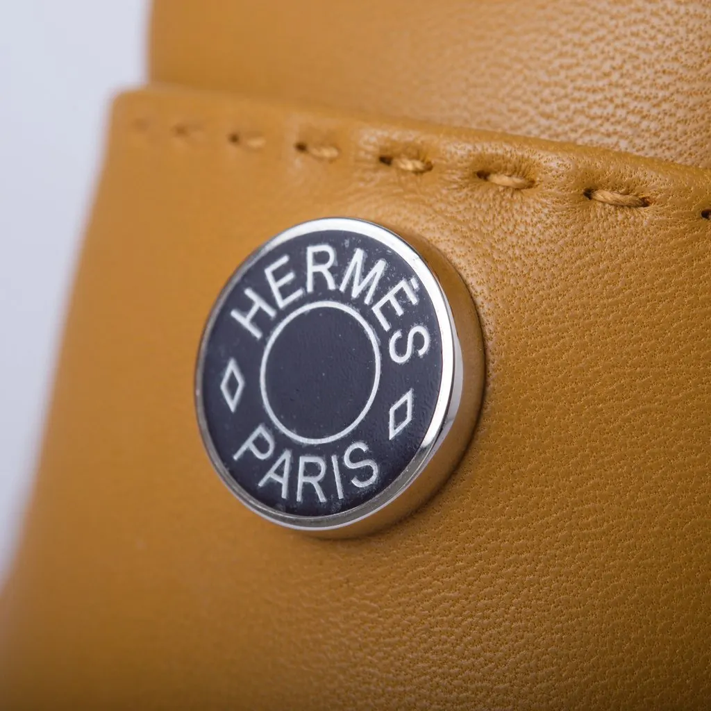 Hermès Pilo Phone Case in Milo Lambskin Red Leather Good - Back View