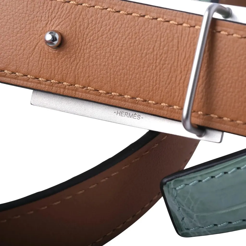 Hermès Médor Belt in Vert d’Eau Matte Alligator with Palladium Hardware - '10s Red Leather Good - Model View