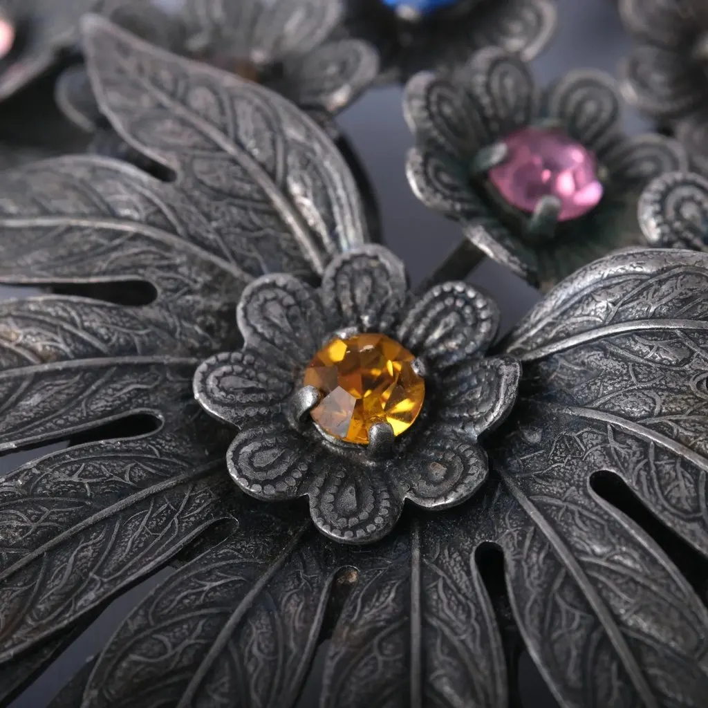 Unsigned Vintage Floral Brooch with Multicolour Crystals - '70s MultiColor Good - Inside View
