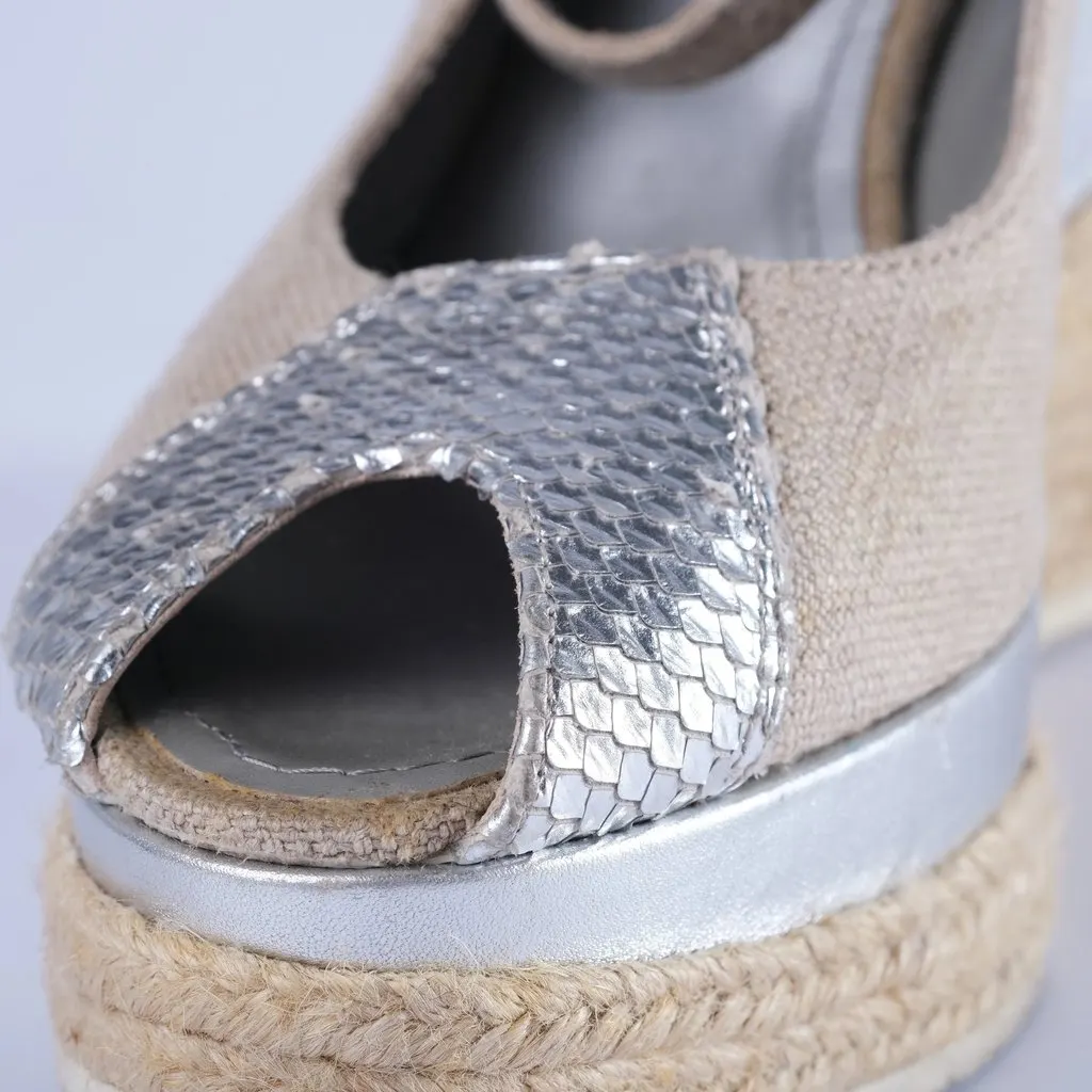 Unsigned Hogan Linen & Silver Wedge Espadrilles -'10s Silver Linen Good - Model View