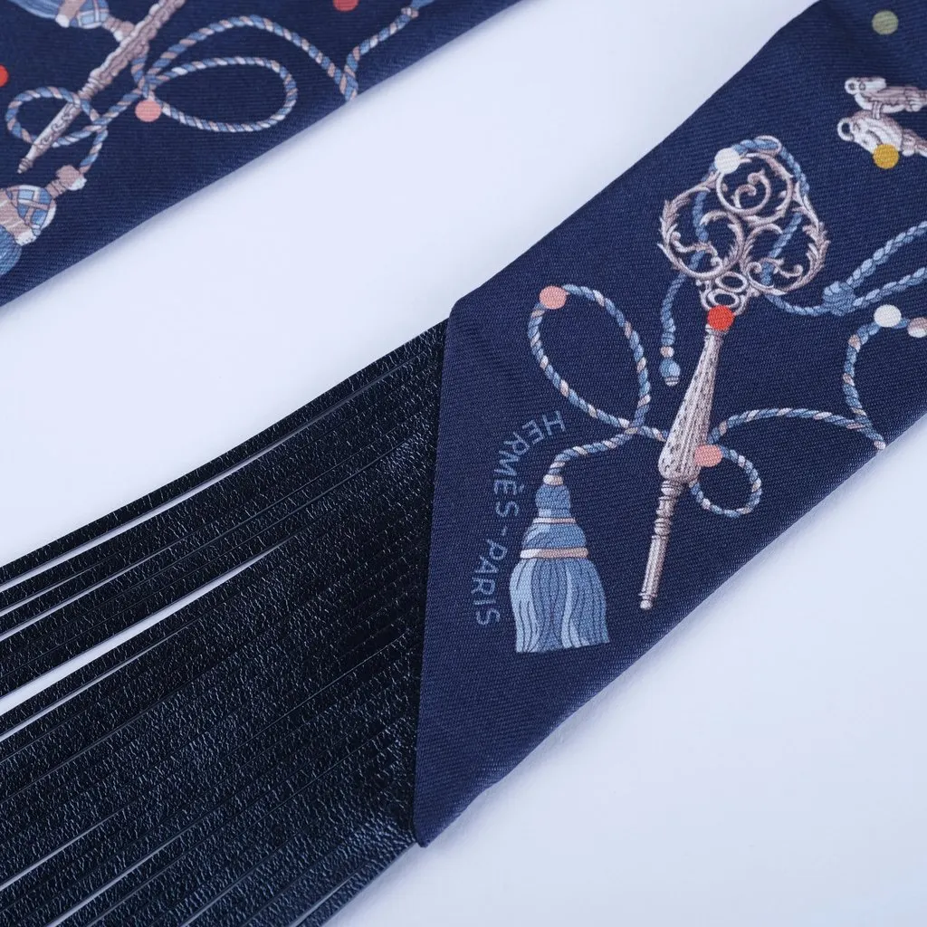 Hermès Les Clés à Pois Fringed Twilly Bleu Marine - '20s Navy Silk Good - Box View