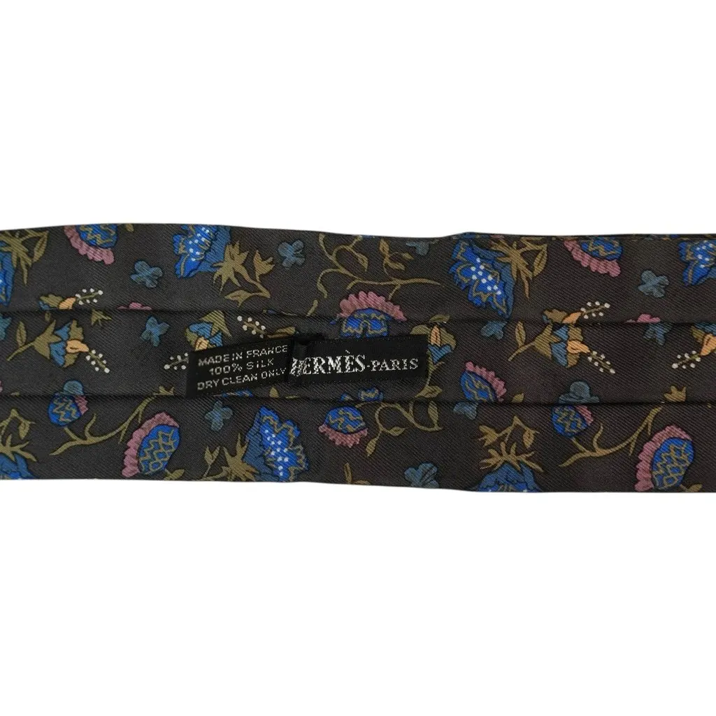 Hermes Scarf Grey Silk Good - Model View