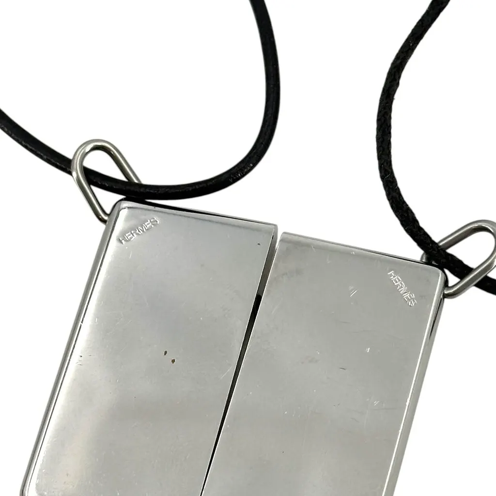 Hermes Necklace Black Lace Good - Model View