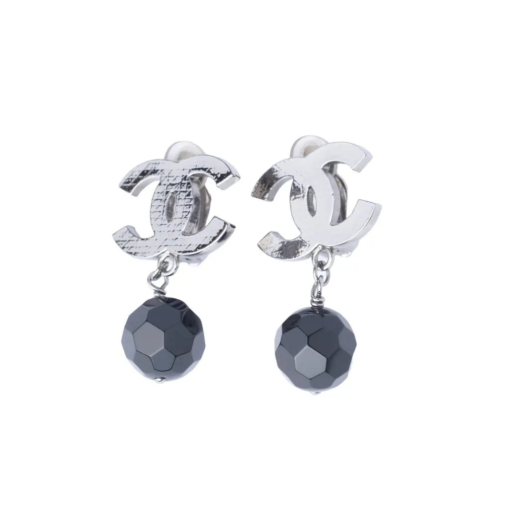 Chanel earrings - '10s Black Good - Front View