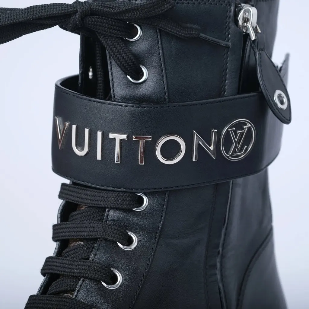 Louis Vuitton Calfskin Territory Flat Ranger Boots -'10s Black Leather Good - Model View