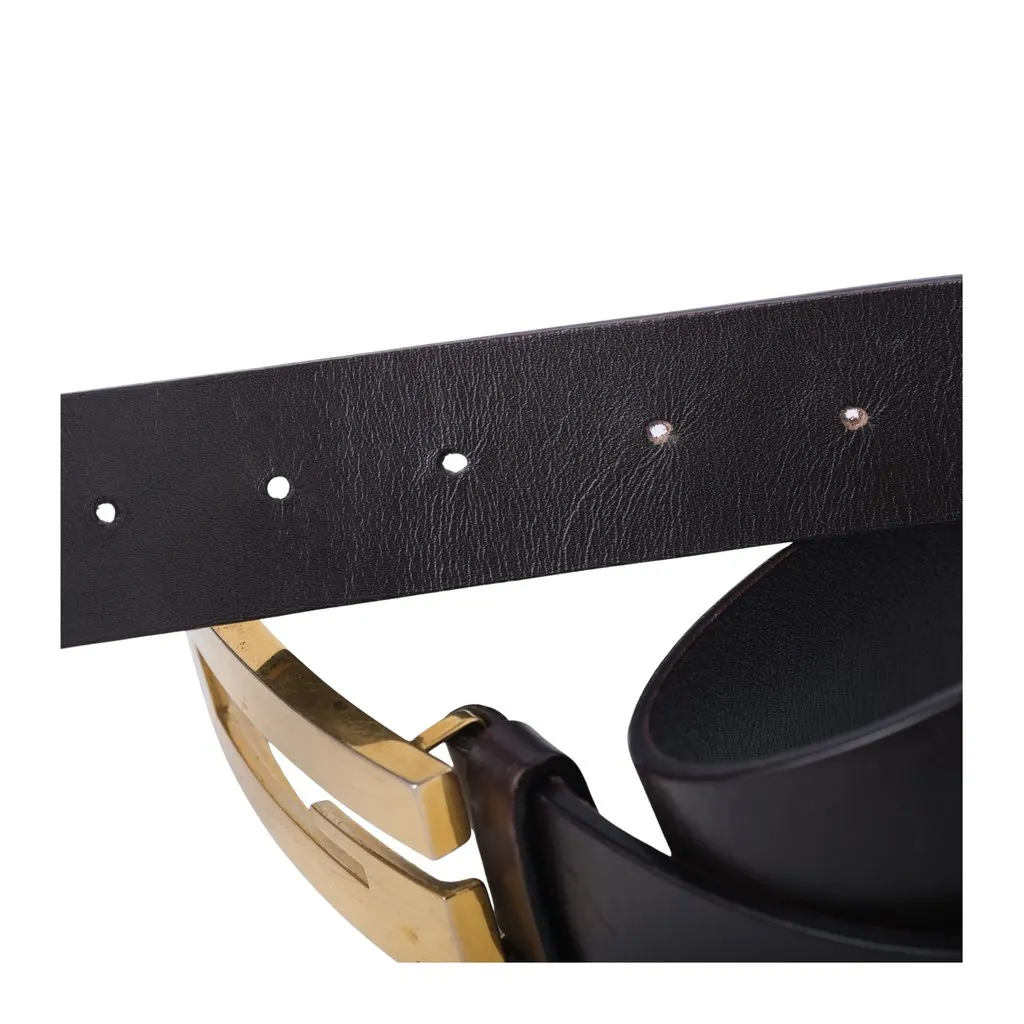 Gucci Black Leather Belt with Gold-Tone G Buckle - '90s Black Leather Good - Model View