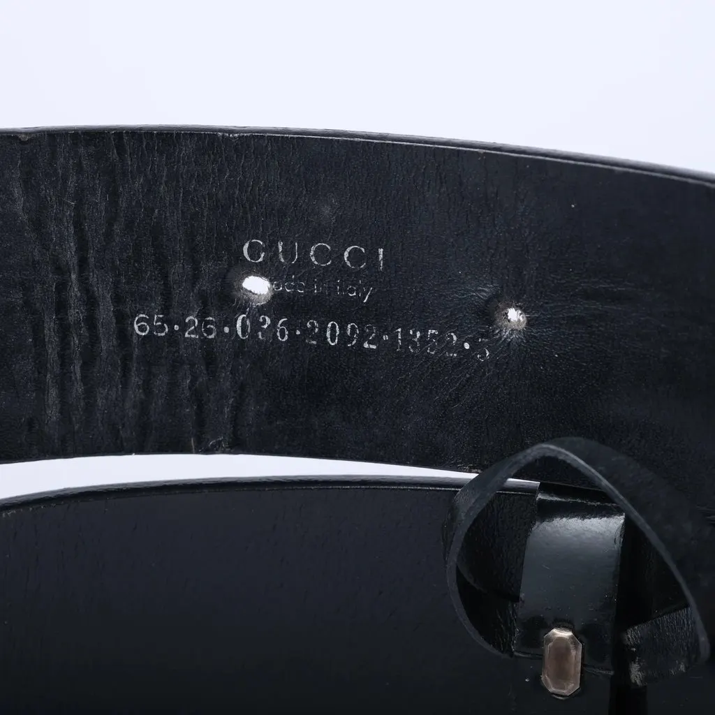 Gucci G buckle belt - '00s Black Leather Good - Model View